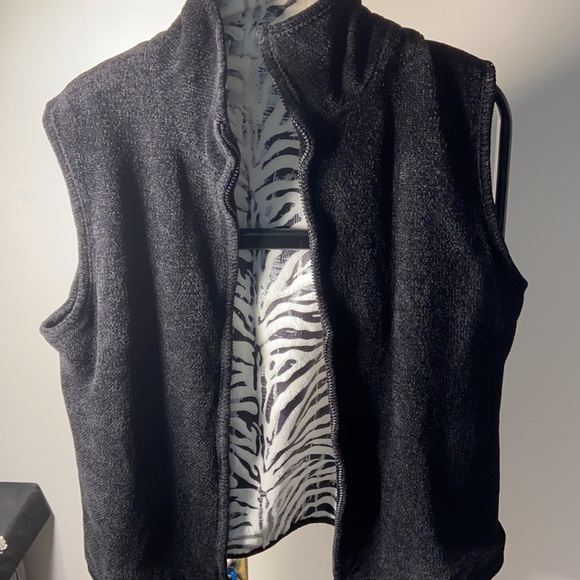 Lisa International reversible vest - Picture 3 of 6